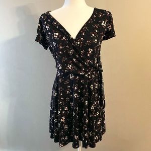 🆕 Floral Dress w/Front Tie